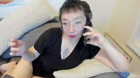 Snapshot of luxgray chatting on 03.08.25 LuxGray online show from 03.08.25