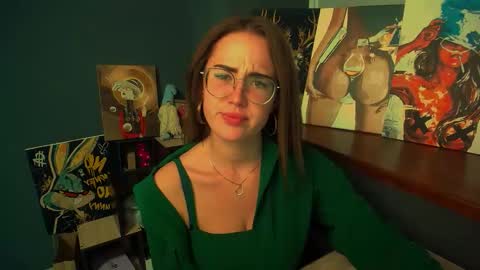 Snapshot of luxie_queen chatting on 05.18.26 Katie online show from 05.18.26