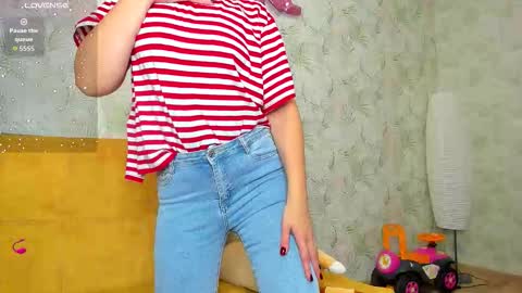 Snapshot of luxiehorny chatting on 11.17.25 Lucie online show from 11.17.25