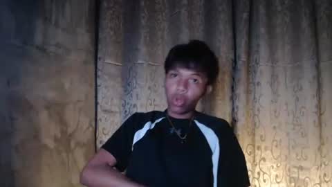 Snapshot of luxirfy_xx chatting on 10.15.25 luxirfy online show from 10.15.25