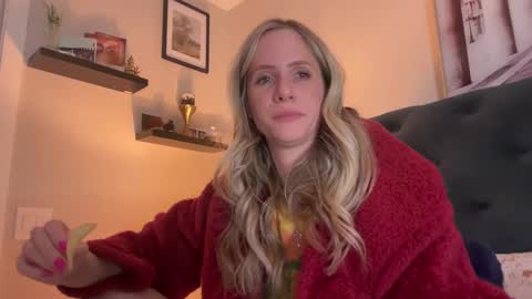 Lucylux1 online show from 02.25.25