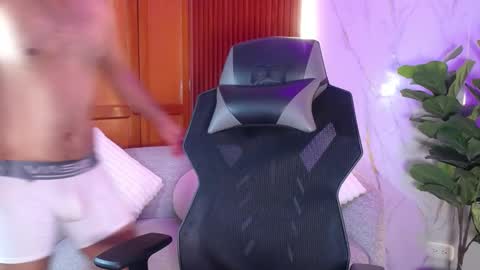 Lesly And Arnold online show from 10.08.25