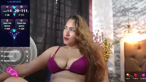 Snapshot of luzzianna chatting on 02.05.25 lucy online show from 02.05.25