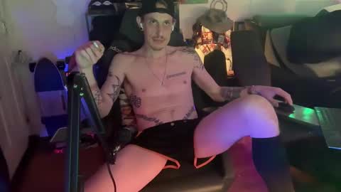 Snapshot of lwooda chatting on 10.24.25 lwooda online show from 10.24.25