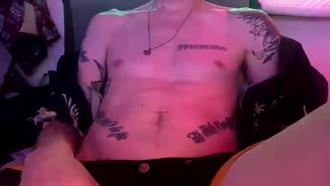 Snapshot of lwooda chatting on 10.25.25 lwooda online show from 10.25.25