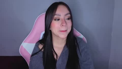 Snapshot of lya_levine chatting on 10.07.25 Lya online show from 10.07.25