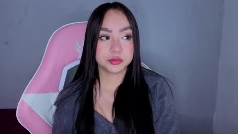 Snapshot of lya_levine chatting on 10.16.25 Lya online show from 10.16.25