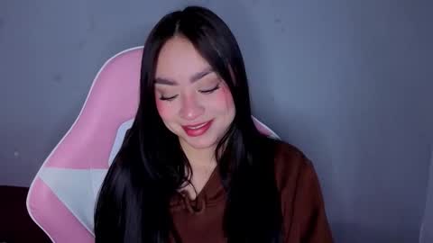 Snapshot of lya_levine chatting on 10.23.25 Lya online show from 10.23.25