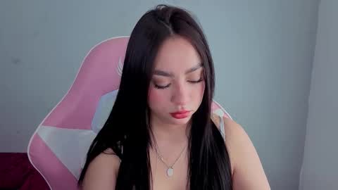 Snapshot of lya_levine chatting on 10.25.25 Lya online show from 10.25.25