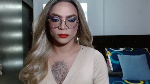 Lya Mcconell online show from 02.05.25