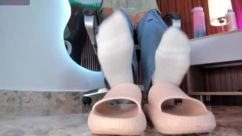 Lyhana Lee online show from 10.01.25