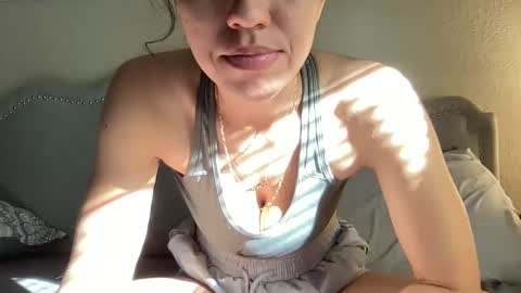 Snapshot of lylajades chatting on 02.04.25 Olivia online show from 02.04.25