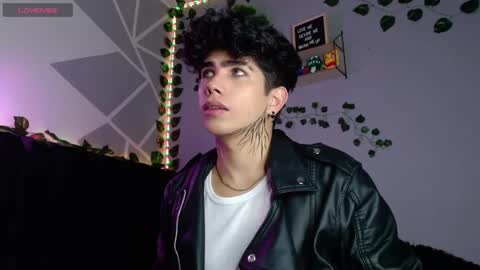 Snapshot of lylebennett_ chatting on 12.04.24 Lyle Bennett Freelance Model online show from 12.04.24