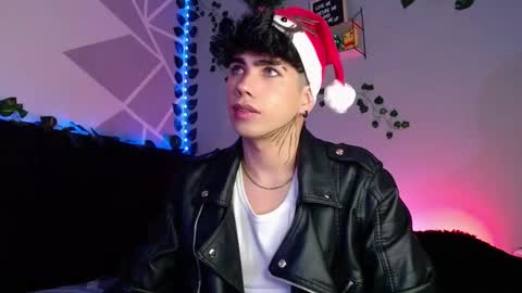 Snapshot of lylebennett_ chatting on 12.08.24 Lyle Bennett Freelance Model online show from 12.08.24