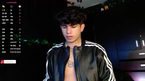 Snapshot of lylebennett_ chatting on 12.19.24 Lyle Bennett Freelance Model online show from 12.19.24