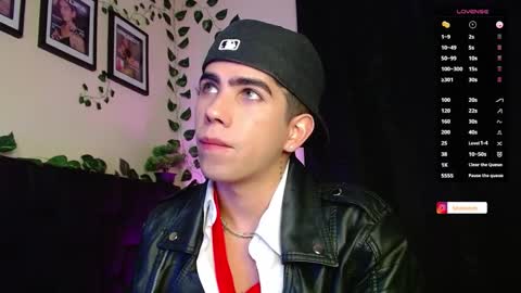 Snapshot of lylebennett_ chatting on 02.14.25 Lyle Bennett Freelance Model online show from 02.14.25