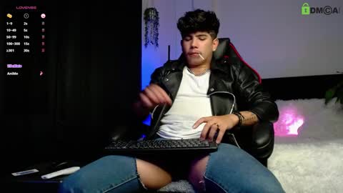 Snapshot of lylebennett_ chatting on 09.13.25 Lyle Bennett Freelance Model online show from 09.13.25