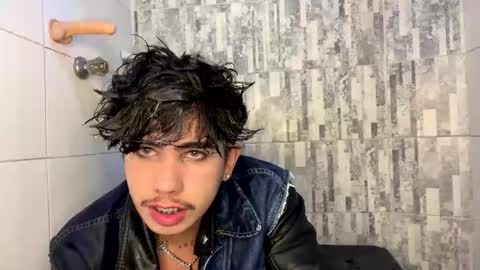 Snapshot of lylebennett_ chatting on 09.22.25 Lyle Bennett Freelance Model online show from 09.22.25