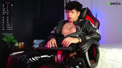 Snapshot of lylebennett_ chatting on 10.09.25 Lyle Bennett Freelance Model online show from 10.09.25