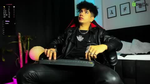 Lyle Bennett Freelance Model online show from 06.30.26