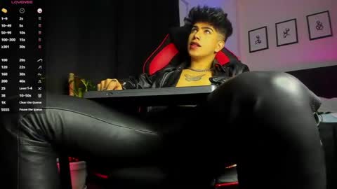 Lyle Bennett Freelance Model online show from 07.17.26