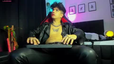 Lyle Bennett Freelance Model online show from 07.21.26