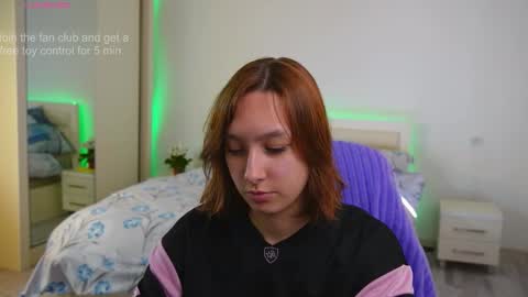 Snapshot of lylianrosse chatting on 10.12.25 Lylian online show from 10.12.25