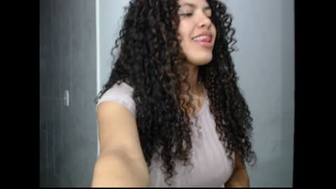 Snapshot of lylii_evans chatting on 01.07.25 lylii_evans online show from 01.07.25