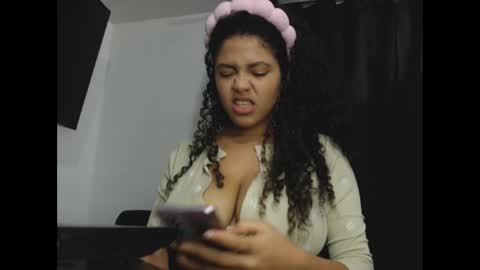 Snapshot of lylii_evans chatting on 02.24.25 lylii_evans online show from 02.24.25