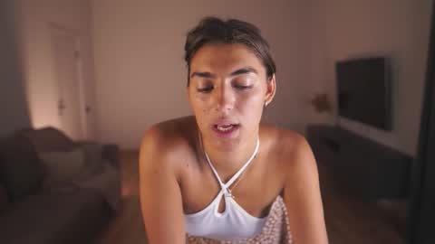 Snapshot of lynn_jackson chatting on 10.20.25 LYNN online show from 10.20.25