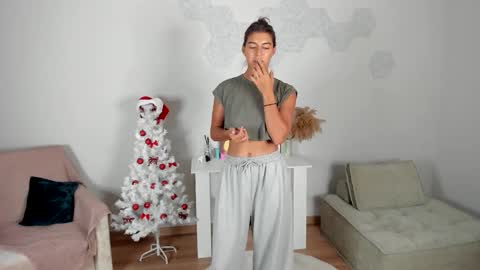  LYNN  online show from 12.20.25