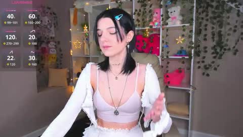 Snapshot of lynn_martin chatting on 11.29.25 Lynn online show from 11.29.25