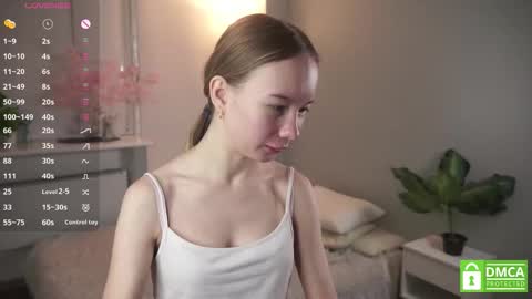 Snapshot of lynngroves chatting on 09.27.25 Lola online show from 09.27.25