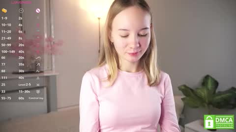 Snapshot of lynngroves chatting on 10.06.25 Lola online show from 10.06.25