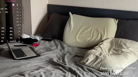 Snapshot of lyon_power_ chatting on 12.06.24 Dani online show from 12.06.24