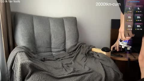 Snapshot of lyon_power_ chatting on 11.04.25 Dani online show from 11.04.25