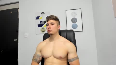 Snapshot of lyonel15 chatting on 12.23.24 Lyonel online show from 12.23.24