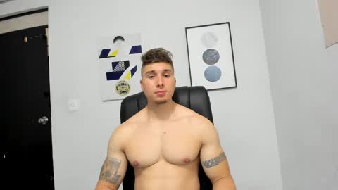 Snapshot of lyonel15 chatting on 12.31.24 Lyonel online show from 12.31.24