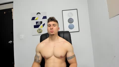 Snapshot of lyonel15 chatting on 12.31.24 Lyonel online show from 12.31.24