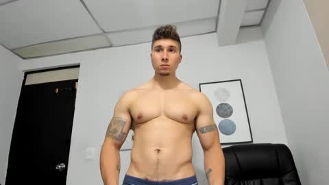 Snapshot of lyonel15 chatting on 01.07.25 Lyonel online show from 01.07.25