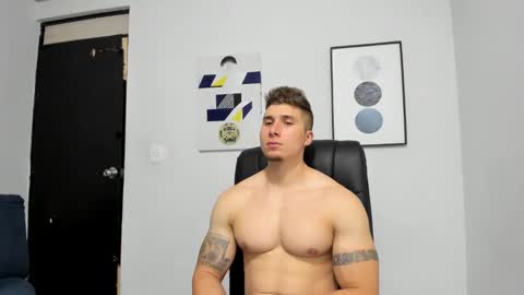 Snapshot of lyonel15 chatting on 01.08.25 Lyonel online show from 01.08.25