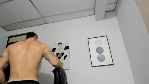 Snapshot of lyonel15 chatting on 03.07.25 Lyonel online show from 03.07.25