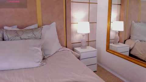 Snapshot of lyrabellini chatting on 02.25.26 online show from 02.25.26