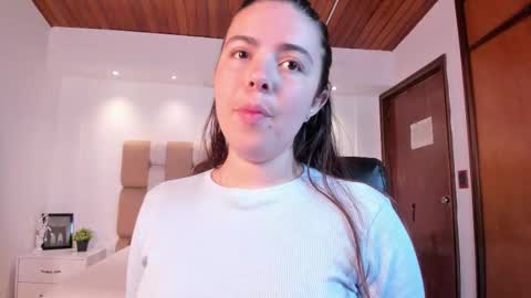 Snapshot of lyssa_muller chatting on 10.11.25 Lyssa Everyday From 0700 to 1630 Col Time online show from 10.11.25