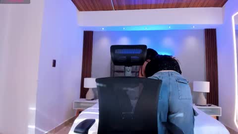 Snapshot of lyssa_muller chatting on 10.24.25 Lyssa Everyday From 0700 to 1630 Col Time online show from 10.24.25