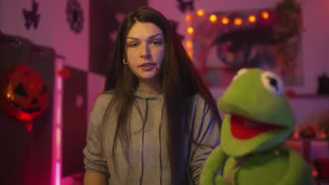 Snapshot of m1agarand chatting on 10.25.25 M1A Dddy online show from 10.25.25