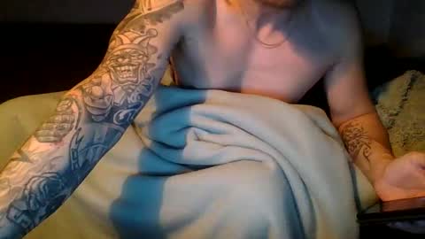 Snapshot of m1guele chatting on 01.09.25 Fucklover online show from 01.09.25