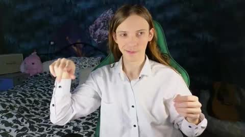 Snapshot of m1shq chatting on 11.08.25 m1shq online show from 11.08.25