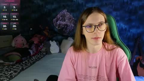 Snapshot of m1shq chatting on 11.17.25 m1shq online show from 11.17.25