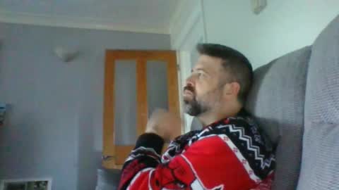 Snapshot of m5572 chatting on 10.12.25 Mathew online show from 10.12.25